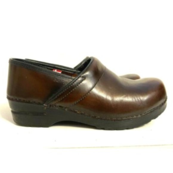 Sanita Shoes - Sanita Professional Smooth Clogs Unisex  US M7 US W9  EU41 Brown Leather Shoes